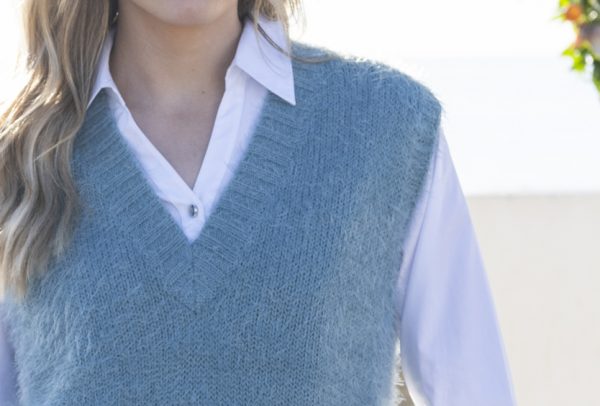 Marble 7140 Feather yarn v neck tank - Image 2