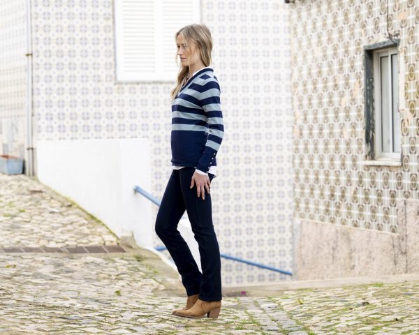 Marble 8018 Classic fit sweater with v neck and cuff placket with Marble branded buttons - Image 2